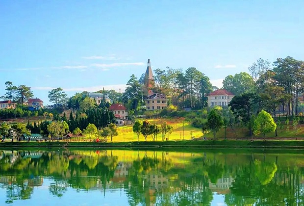 Chiêm ngưỡng vẻ đẹp thơ mộng của Hồ Xuân Hương